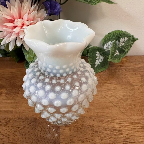 Vintage White Opalescent Hobnail Glass Vase MCM Decorative Vase Fenton Style - Picture 3 of 6